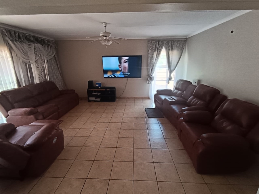 3 Bedroom Property for Sale in Safari Gardens North West